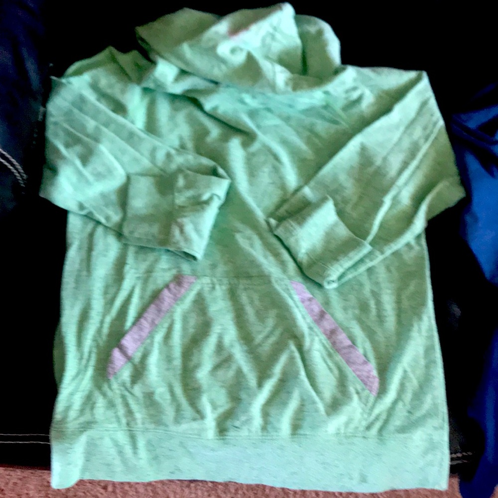 5 hooded sweatshirts ( Russell Athletics)